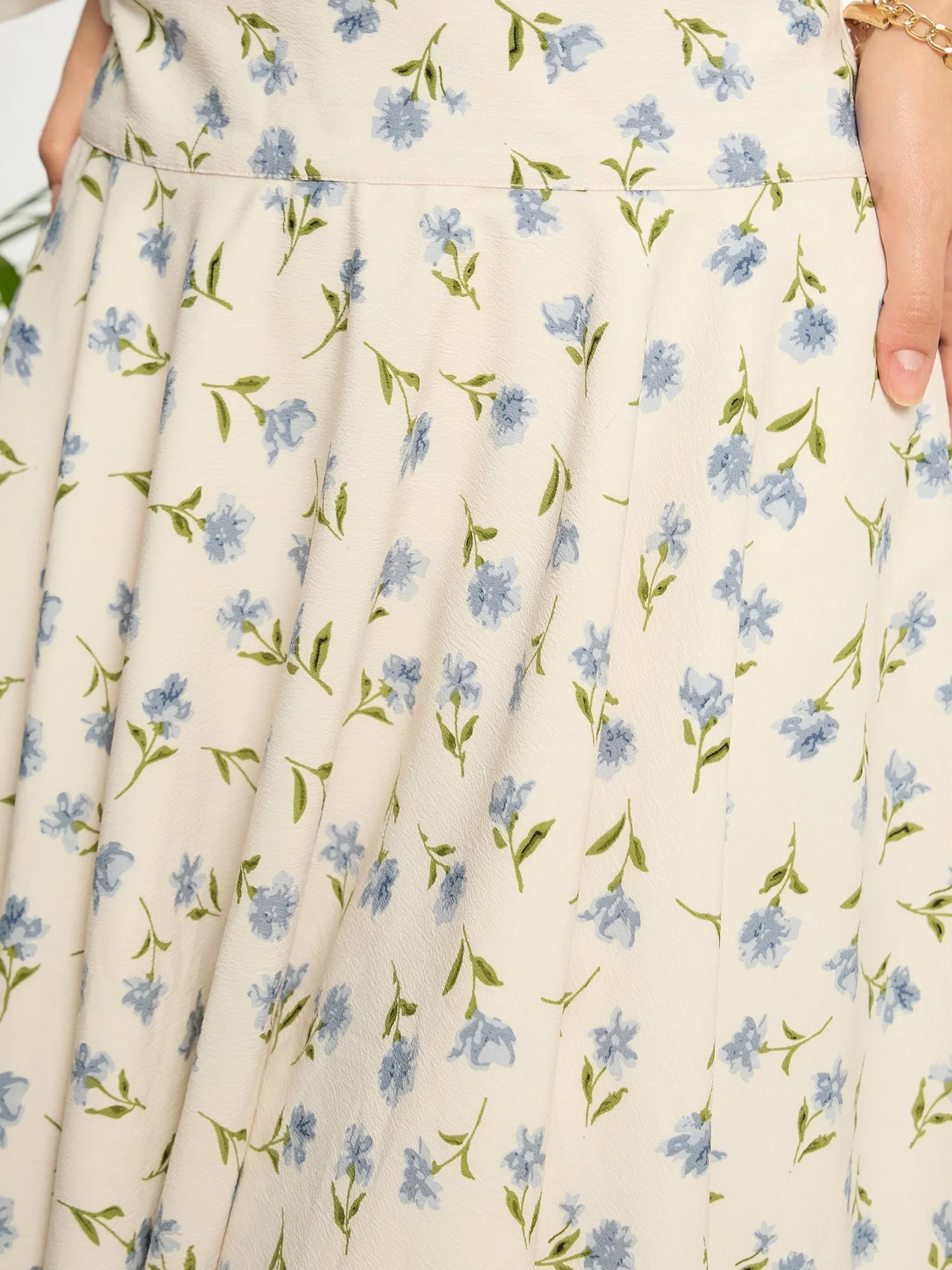 Berrylush Women White & Blue Floral Printed High-Rise Waist Slip-On Pleated A-Line Midi Skirt