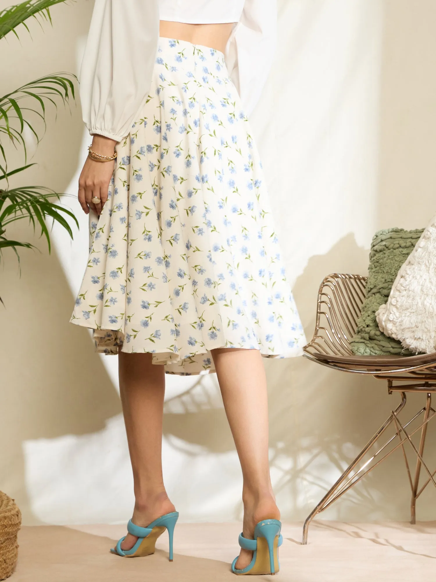 Berrylush Women White & Blue Floral Printed High-Rise Waist Slip-On Pleated A-Line Midi Skirt