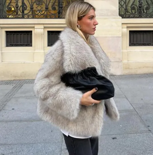 Elle - Faux fur coat