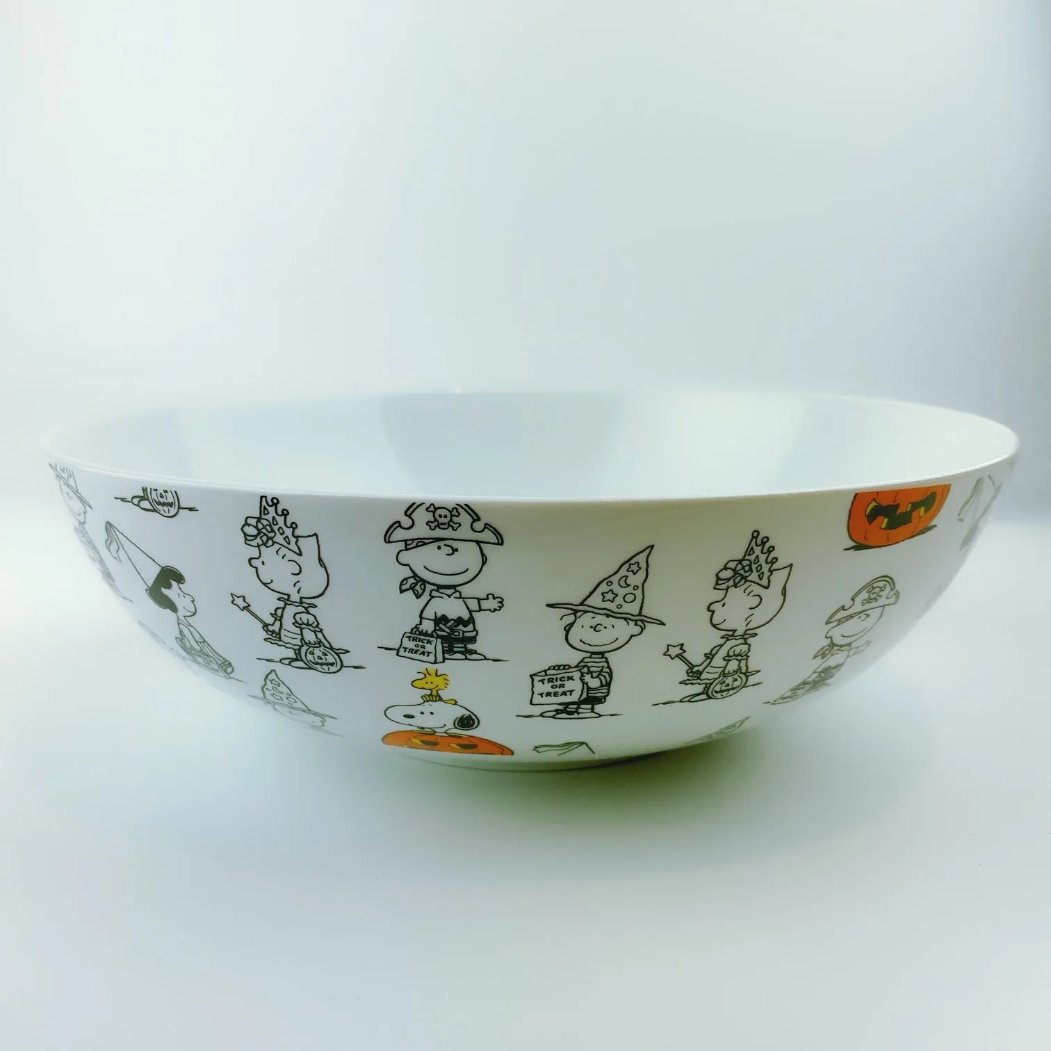 Peanuts Charlie Brown & Friends & Snoopy Great Pumpkin Big Halloween Bowl 10"