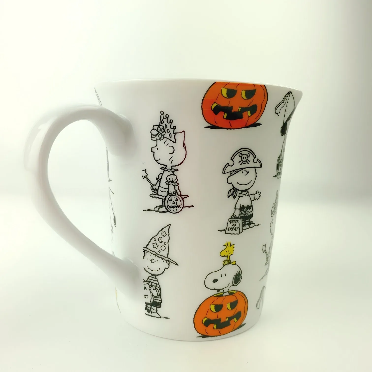 Peanuts Charlie Brown & Friends & Snoopy Great Pumpkin Halloween Coffee Mug, 16 oz