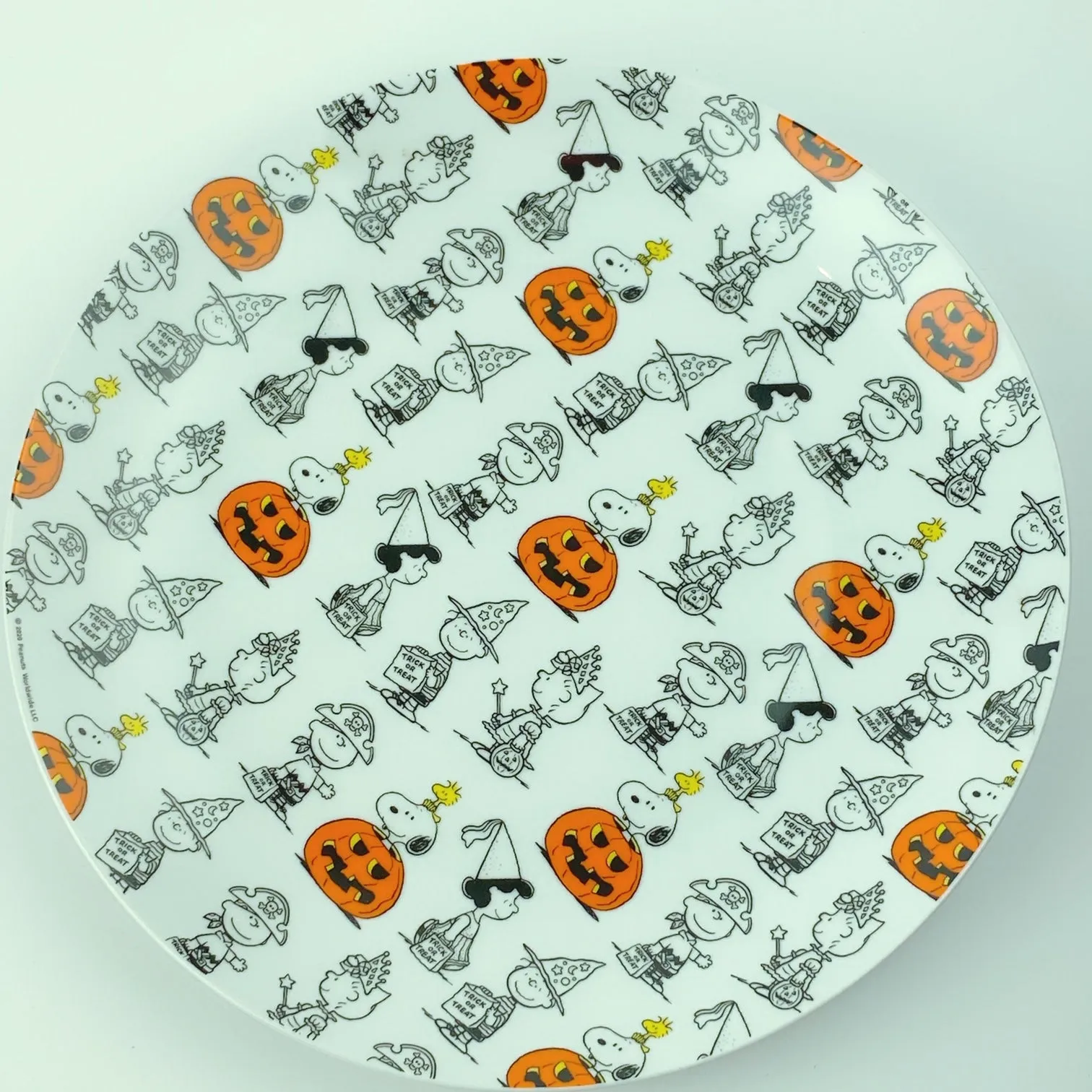 Peanuts Charlie Brown & Friends & Snoopy Great Pumpkin Halloween Plate 10.5"