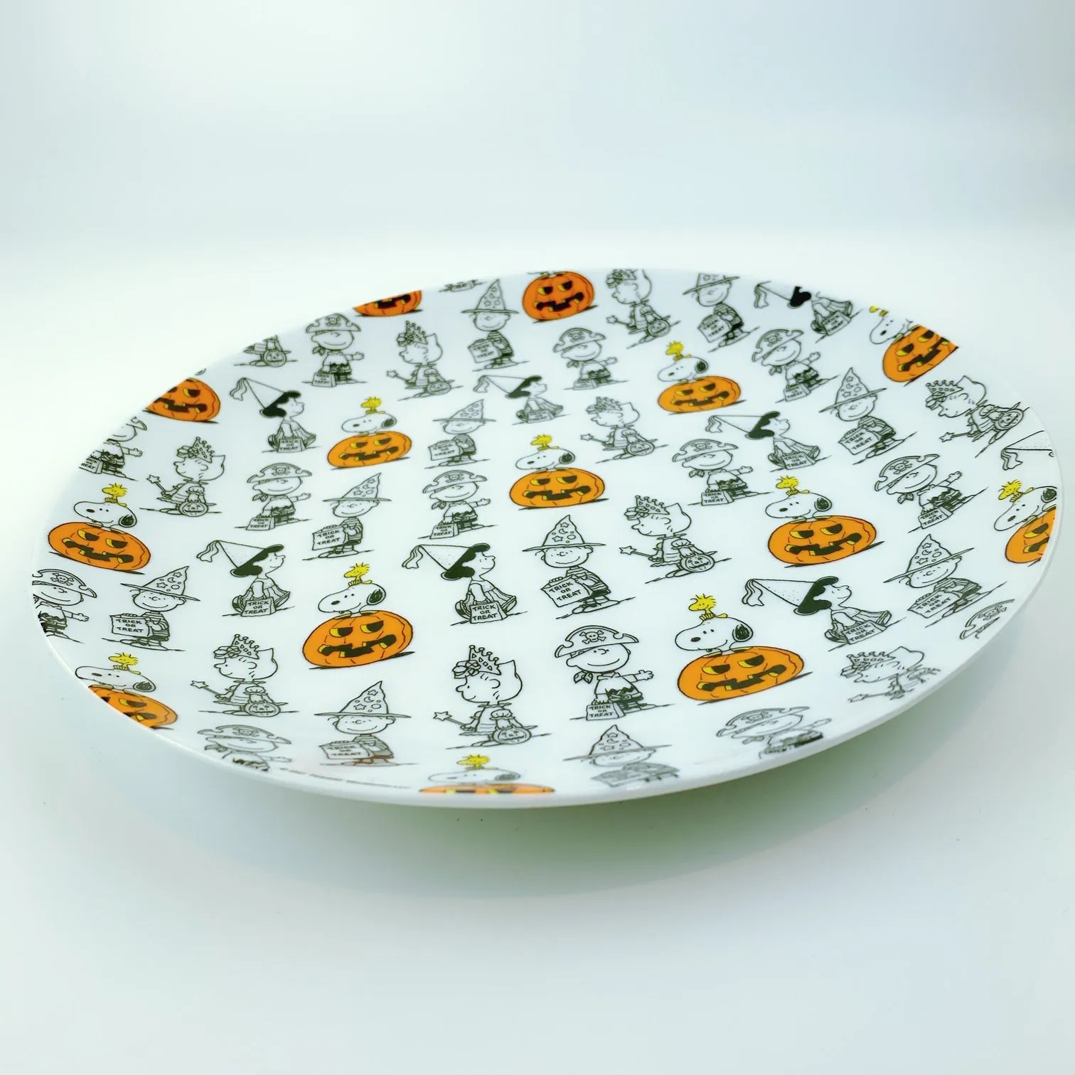 Peanuts Charlie Brown & Friends & Snoopy Great Pumpkin Halloween Plate 10.5"