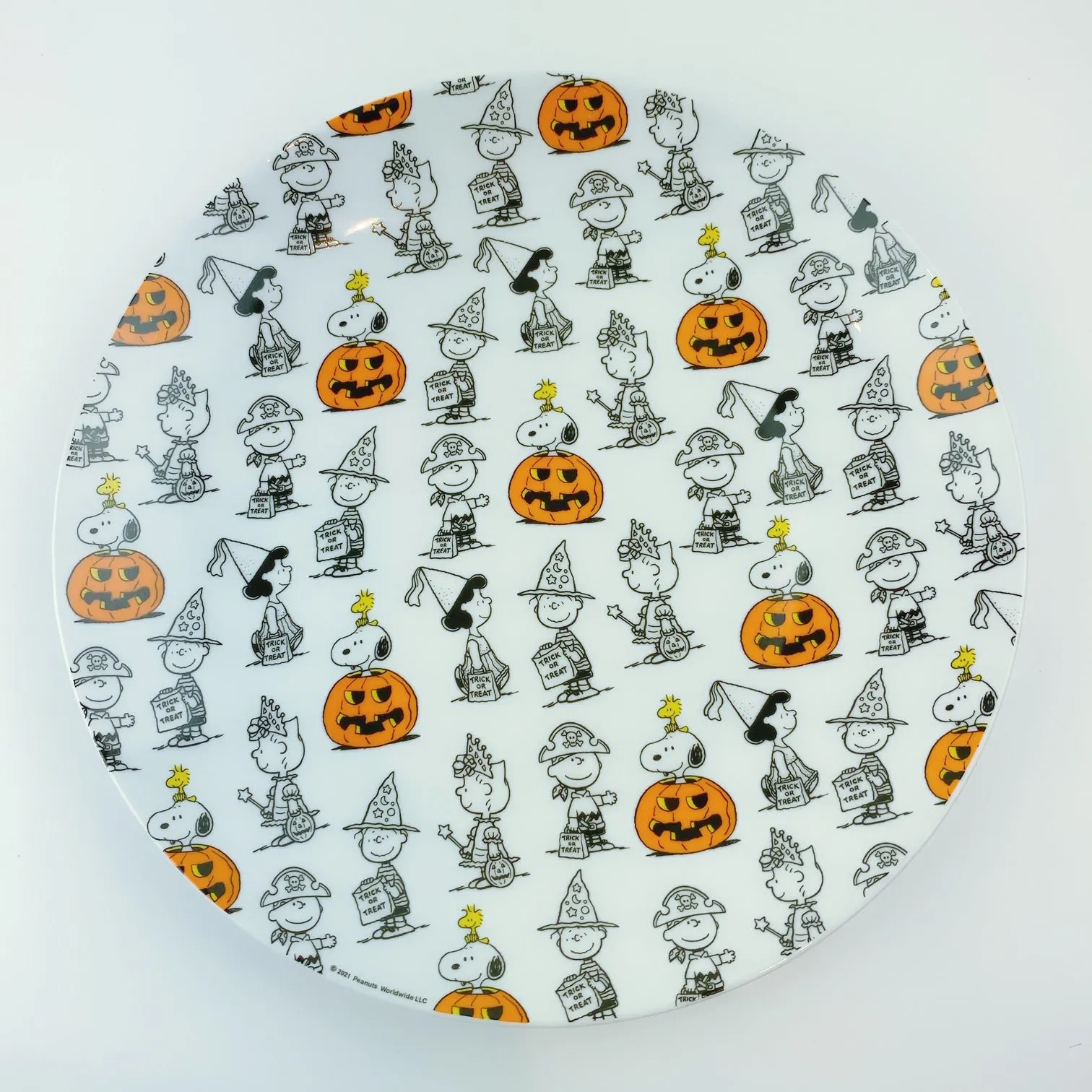 Peanuts Charlie Brown & Friends & Snoopy Great Pumpkin Halloween Plate 10.5"