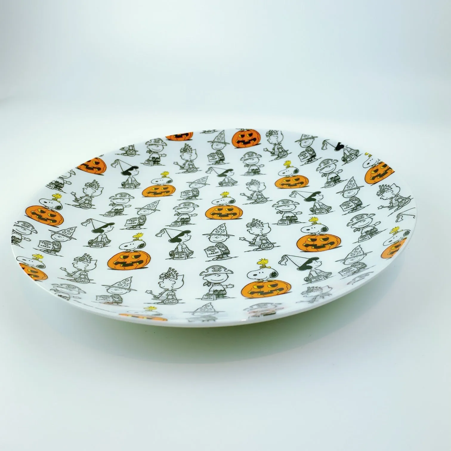 Peanuts Charlie Brown & Friends & Snoopy Great Pumpkin Halloween Plate 10.5"