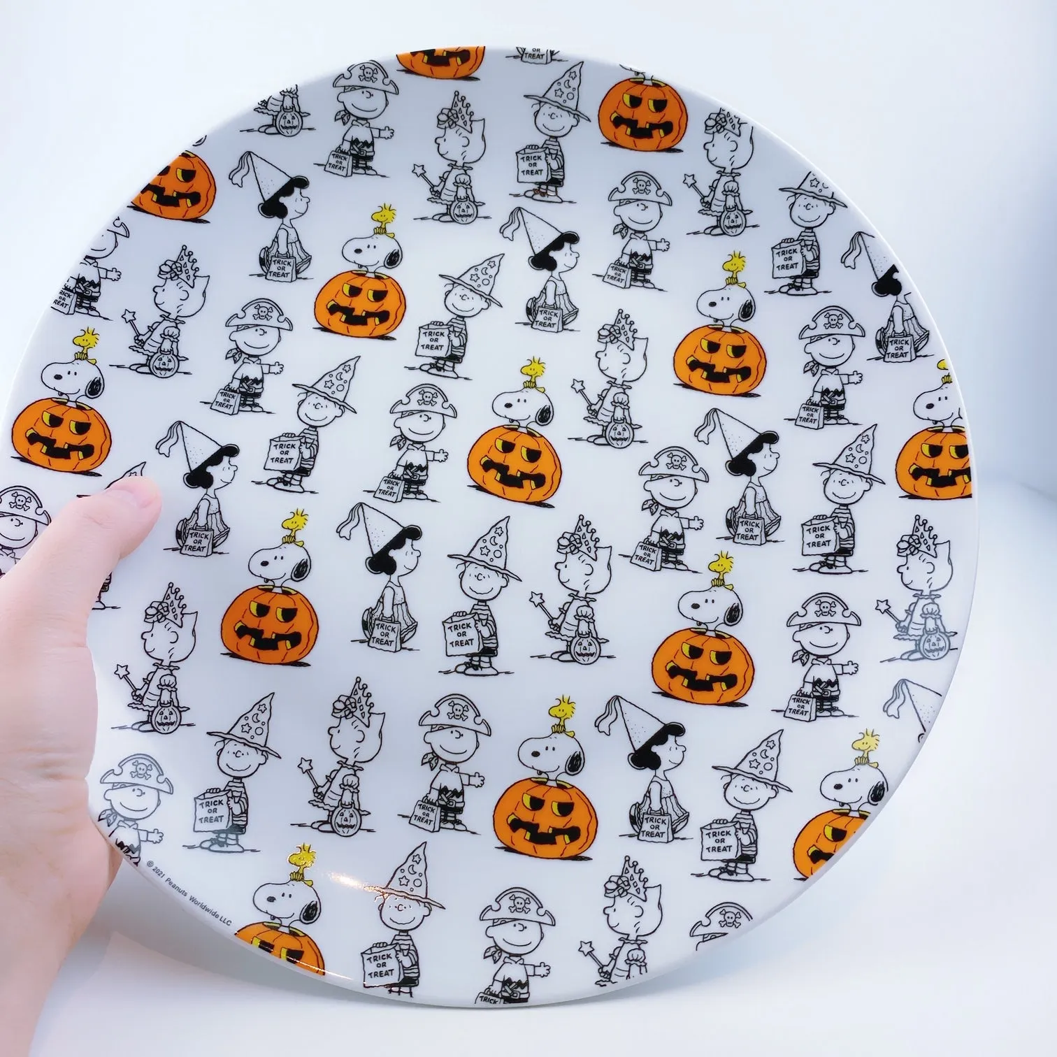 Peanuts Charlie Brown & Friends & Snoopy Great Pumpkin Halloween Plate 10.5"