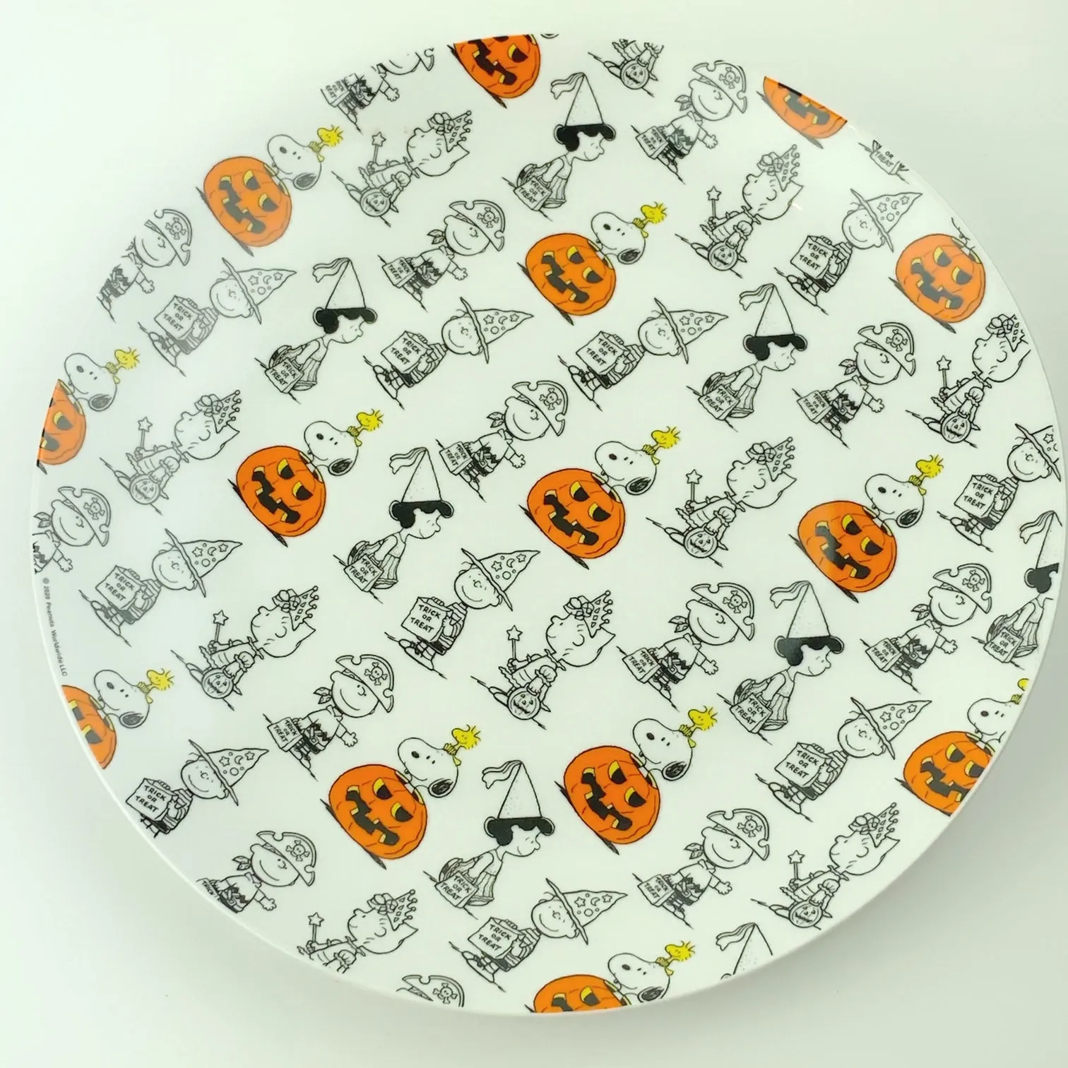 Peanuts Charlie Brown & Friends & Snoopy Great Pumpkin Halloween Plate 10.5"