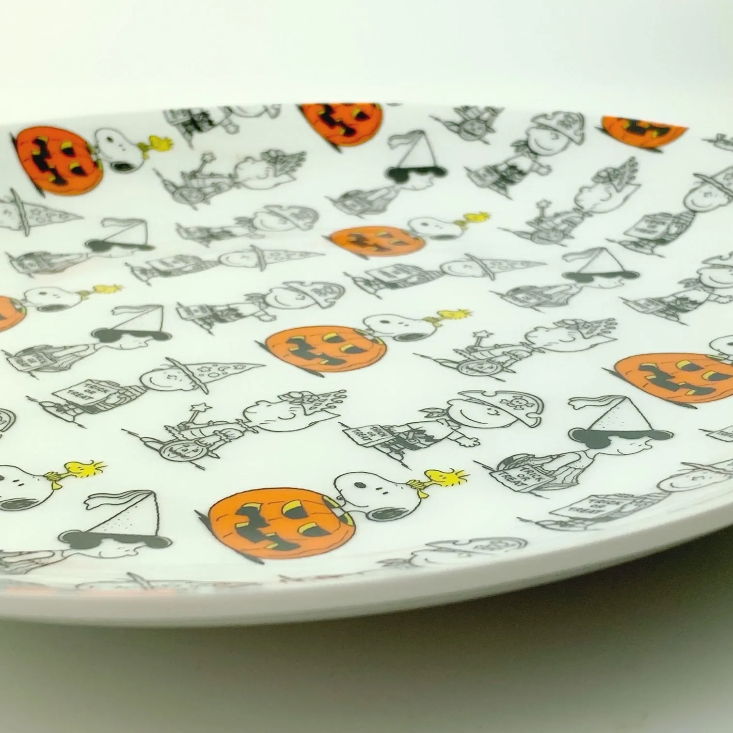 Peanuts Charlie Brown & Friends & Snoopy Great Pumpkin Halloween Plate 10.5"