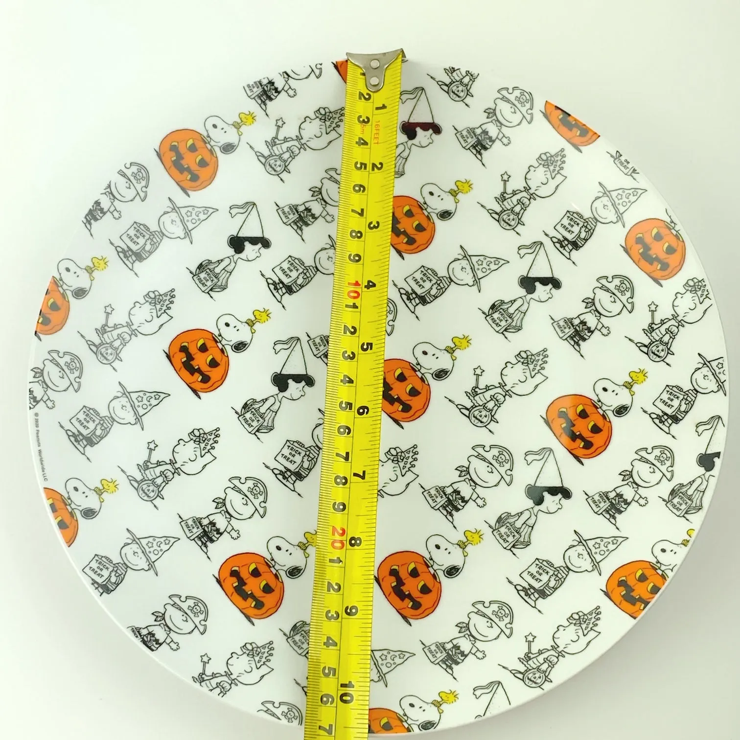 Peanuts Charlie Brown & Friends & Snoopy Great Pumpkin Halloween Plate 10.5"