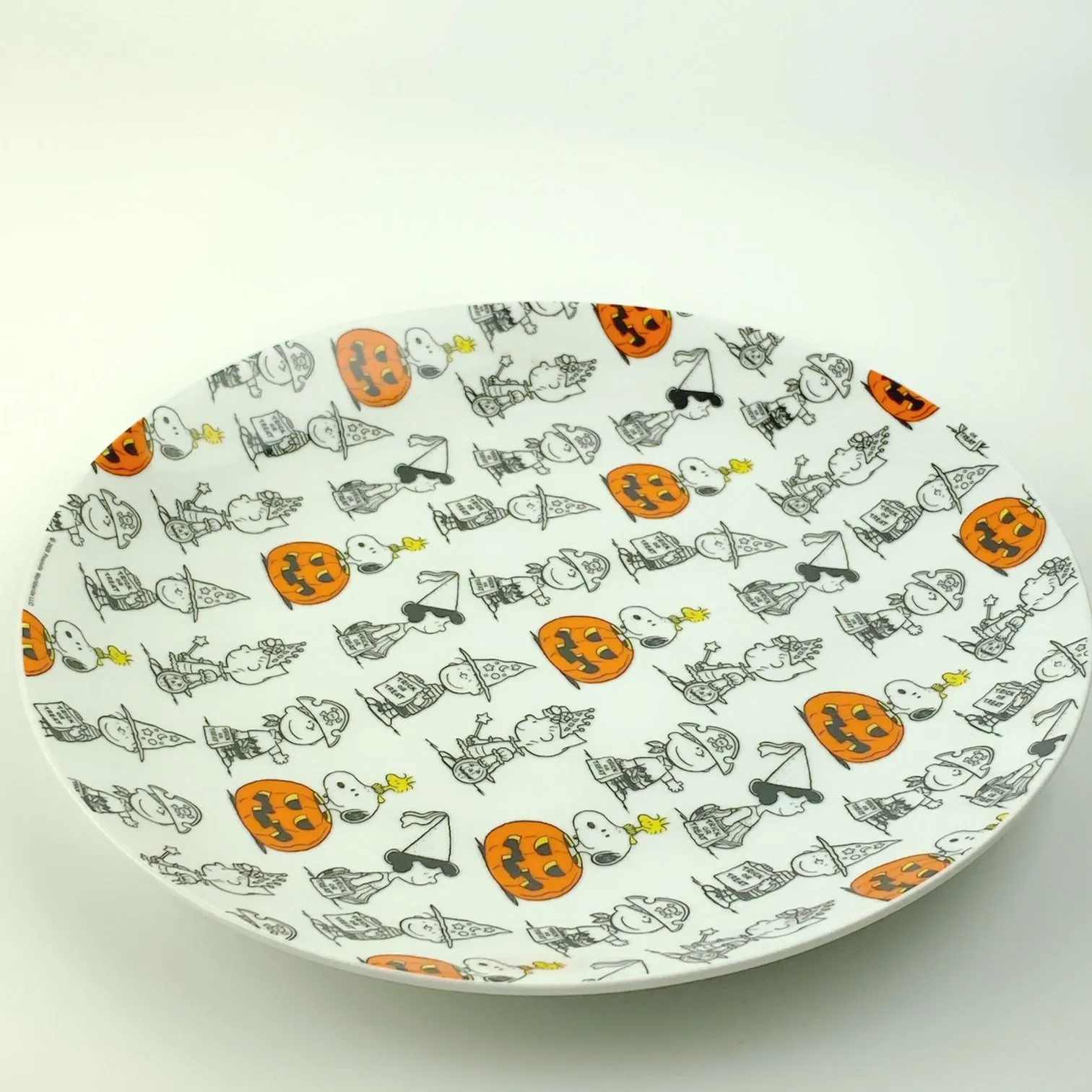 Peanuts Charlie Brown & Friends & Snoopy Great Pumpkin Halloween Plate 10.5"