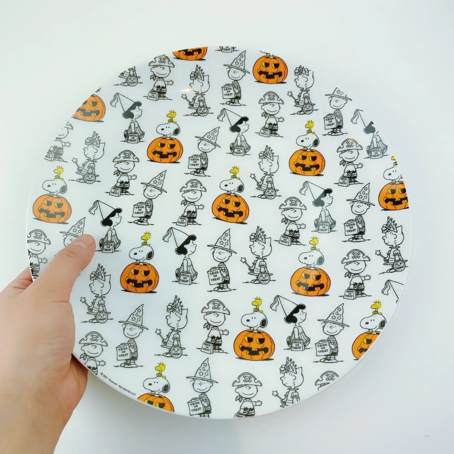 Peanuts Charlie Brown & Friends & Snoopy Great Pumpkin Halloween Plate 10.5"