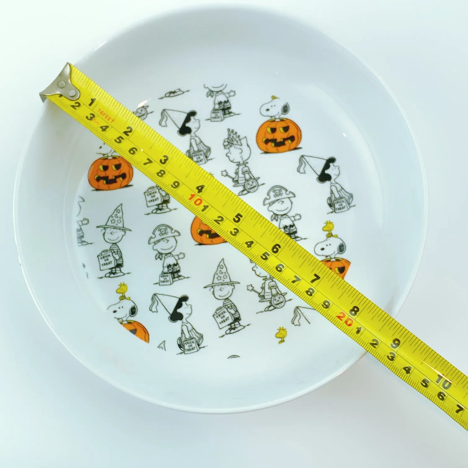 Peanuts Charlie Brown & Friends & Snoopy Great Pumpkin Halloween Plate Bowl 8.5"