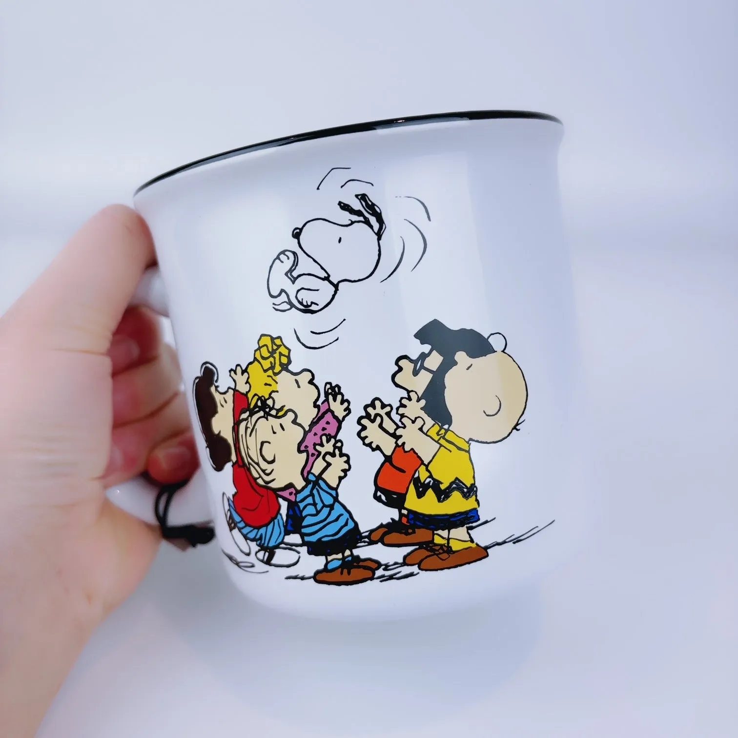 Peanuts Charlie Brown and friends Gathering Together Tossing Snoopy Stoneware Big Coffee Mug Cup 21 oz