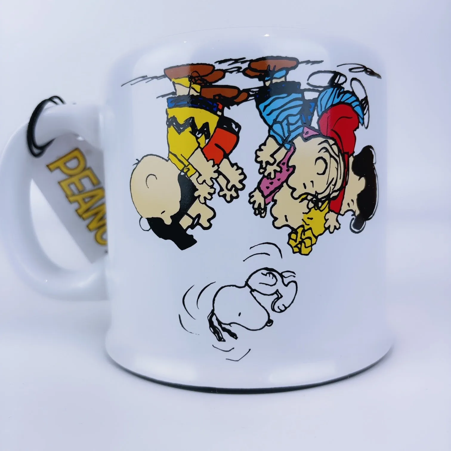 Peanuts Charlie Brown and friends Gathering Together Tossing Snoopy Stoneware Big Coffee Mug Cup 21 oz